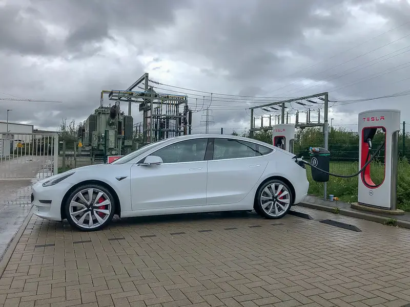 Charging-Tesla-Model-3