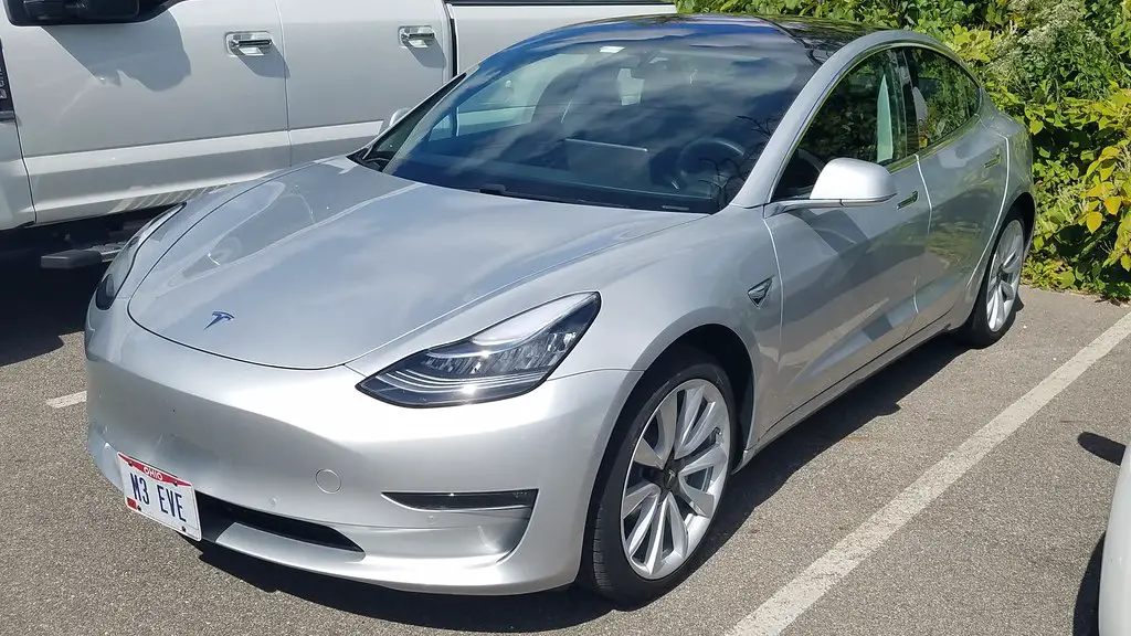 Tesla-Model-3-silver