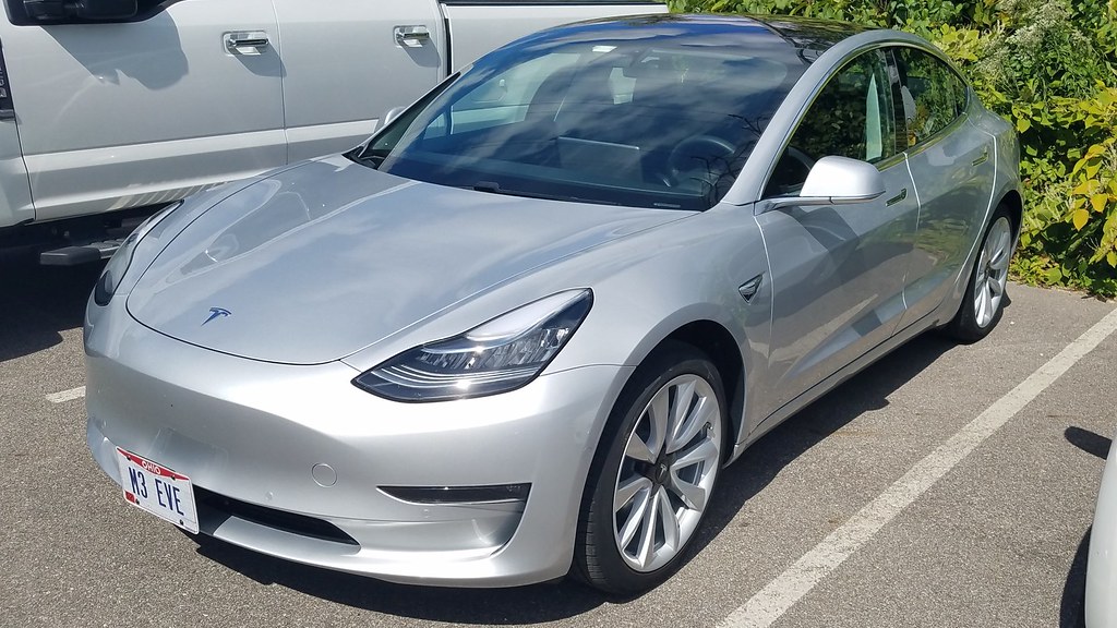 Tesla-Model-3-silver