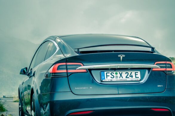 Does the Tesla Model X Spoiler Move?