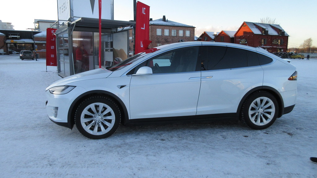 White-Tesla-in-Snow