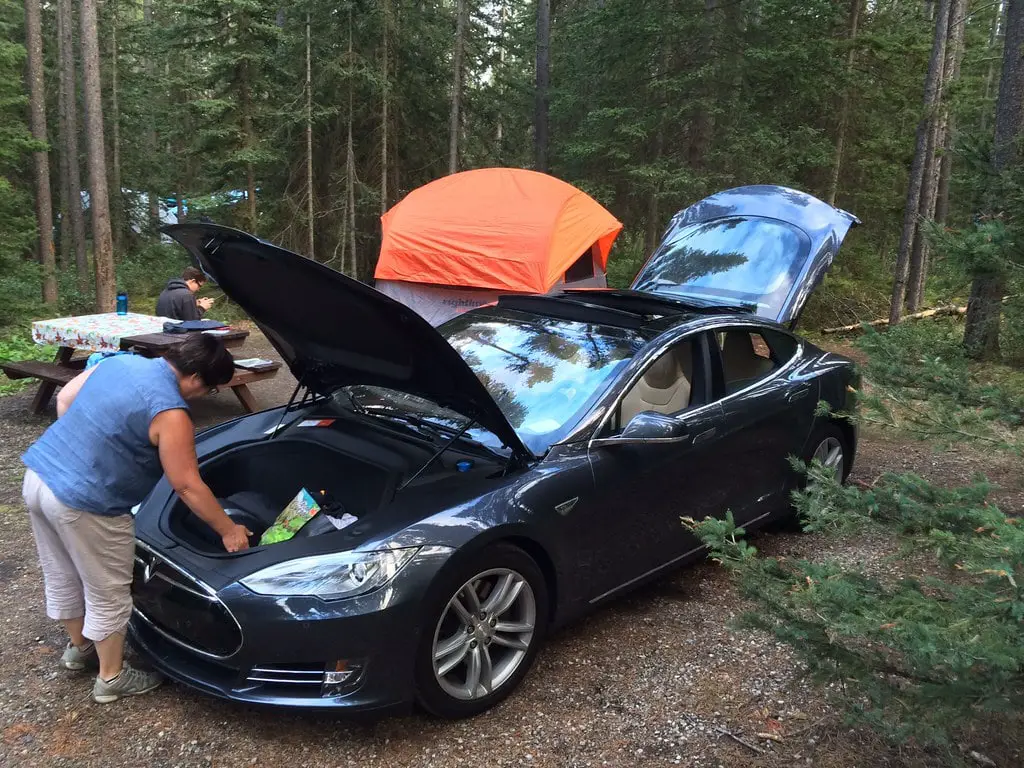 Tesla-Camping