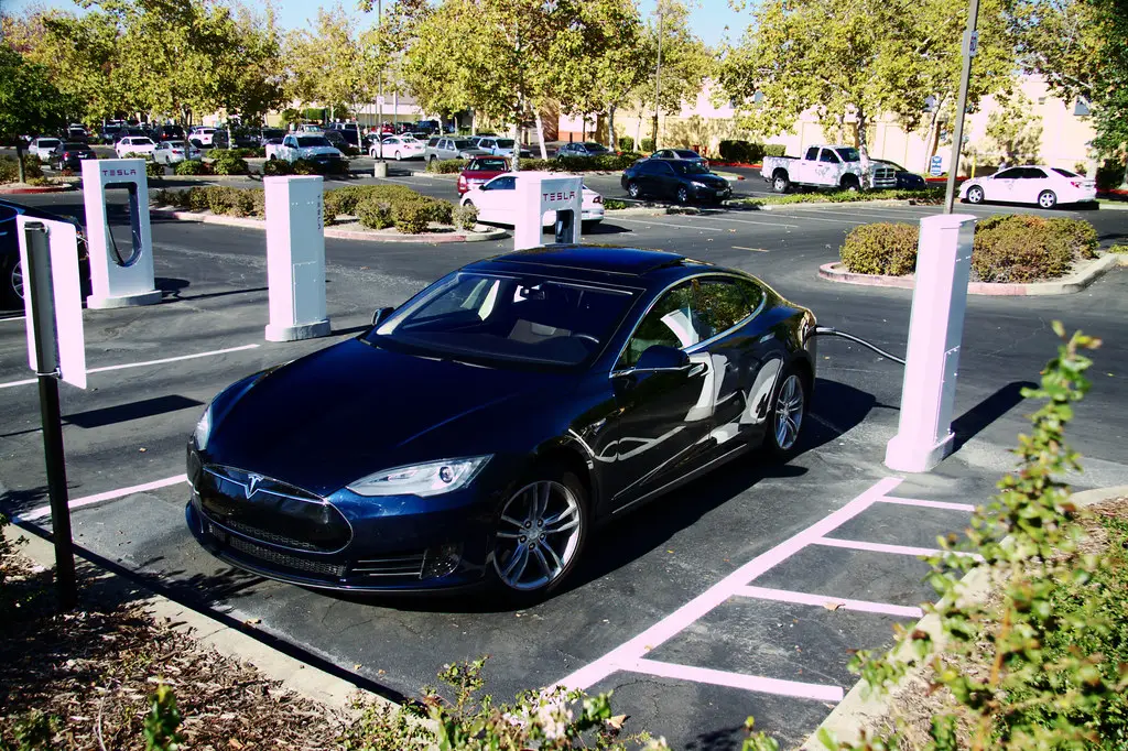 Black-Tesla-Model-S