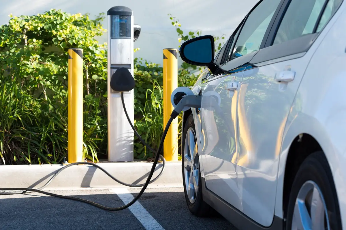 Why Don't Electric Cars Charge Themselves? (Ways They Could) Rechargd