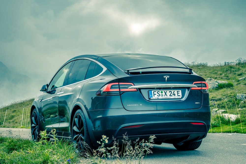 Tesla Model X 90D