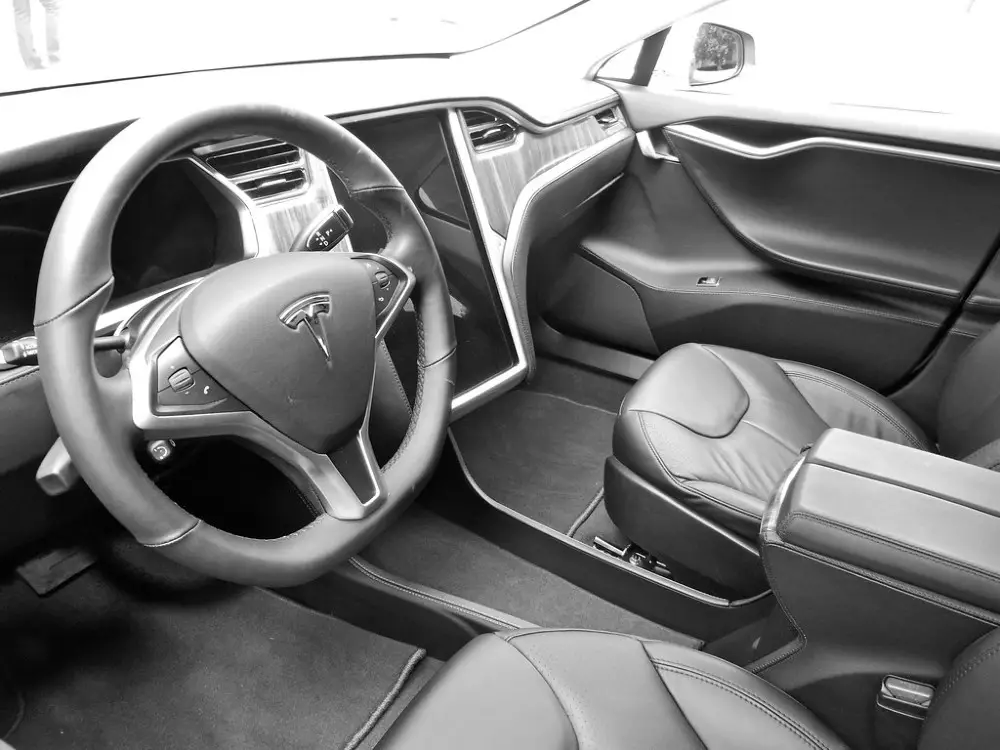 Tesla - interior