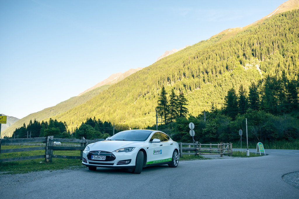 White Tesla Model S P85.