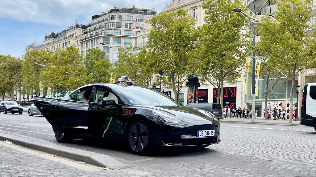 TESLA Model 3 Paris taxi